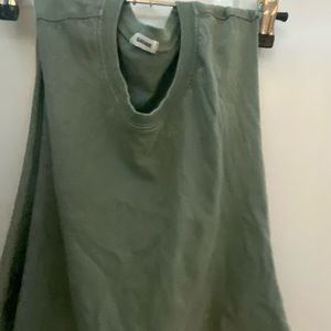 Tank top form garage green